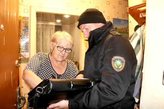 Спасатели провели профилактический рейд в общежитии