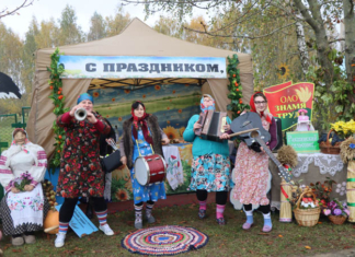 Районные «Дожинки» собрали тружеников села в Мазолово.