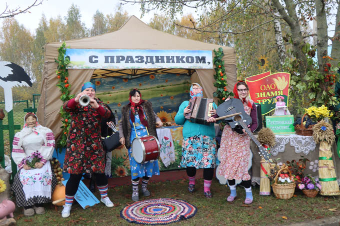 Районные «Дожинки» собрали тружеников села в Мазолово.