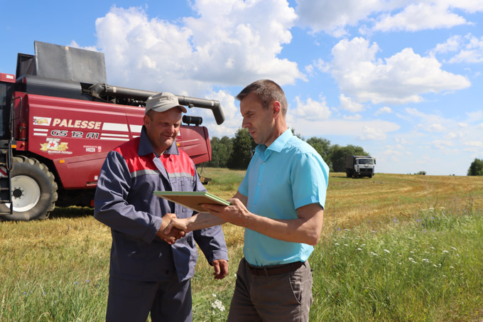 Узнали, кто лидер по производству зерна в районе