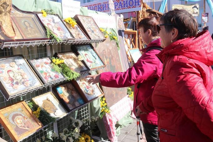 На мстиславском подворье в Кричеве многолюдно. Узнали почему