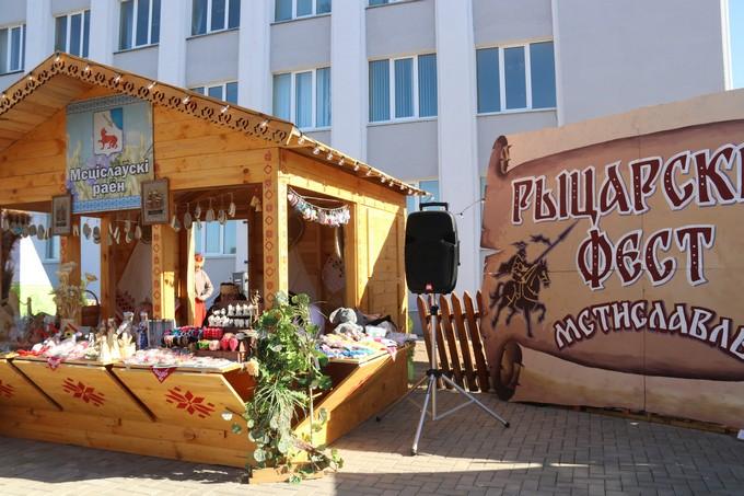 На мстиславском подворье в Кричеве многолюдно. Узнали почему