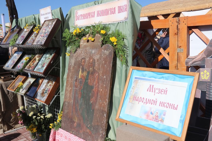 На мстиславском подворье в Кричеве многолюдно. Узнали почему