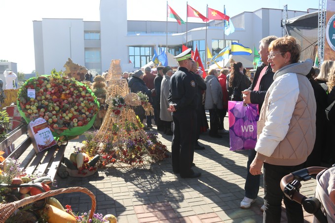 На мстиславском подворье в Кричеве многолюдно. Узнали почему