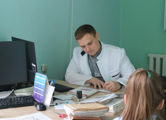 Доволен ли первым местом работы молодой врач