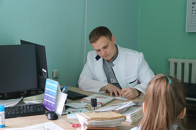 Доволен ли первым местом работы молодой врач