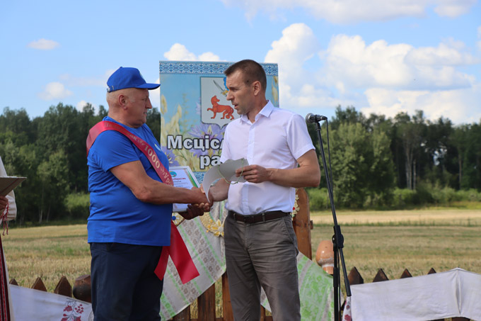 Посмотрите, какой вклад внесли аграрии Мстиславщины в областной каравай