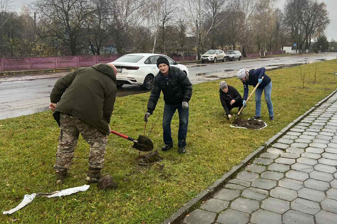 Как украсили аг. Ходосы депутаты и жители