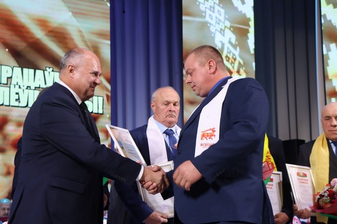 В Кричеве чествуют героев жатвы