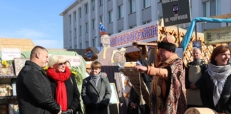 На мстиславском подворье в Кричеве многолюдно. Узнали почему