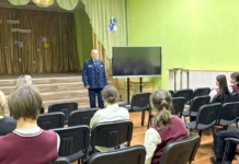 Правоохранители проводят встречи в школах района Правоохранители проводят встречи в школах района.