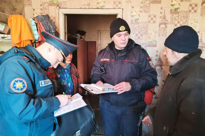 акция Спасатели и милиционеры проводят совместные рейды.