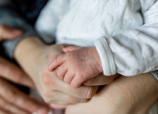 Выплата пособий семьям, воспитывающим детей 