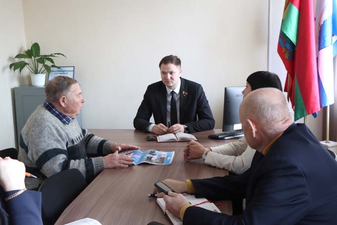 С какими вопросами обратились к депутату мстиславчане