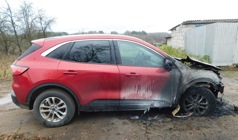 Пенсионер поджёг машину из-за личной неприязни.