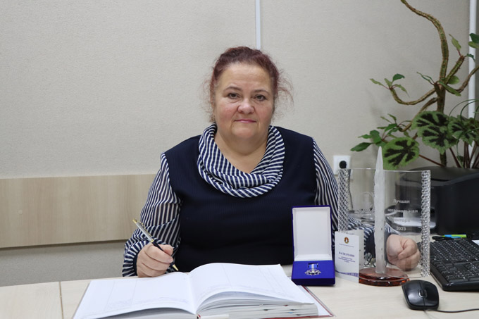 За что награждена нагрудным знаком нотариус района