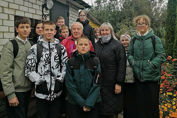 День волонтёра. Как школьники делают добрые дела круглый год