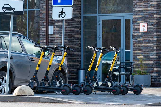 самокат Поездка на электросамокате стоила водителю 250 базовых величин.