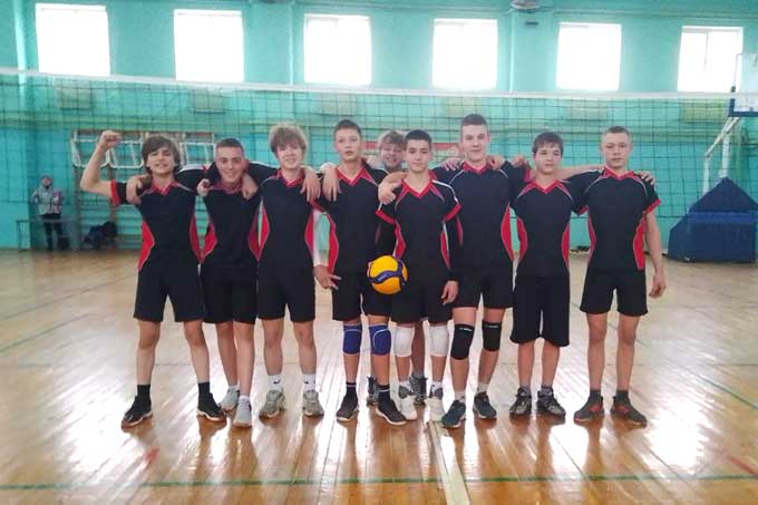 волейбол Мстиславские волейболисты завоевали путёвку на областной этап.