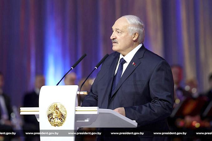 Александр Лукашенко на приёме от имени Президента Беларуси отметил заслуги тех, кто двигает страну вперёд