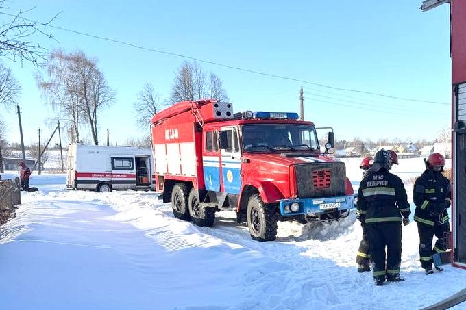 пожар1 В Мстиславском районе семейная пара погибла из-за пожара в соседней квартире.