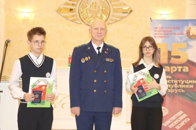 Новый этап в жизни: мстиславские школьники получили паспорта