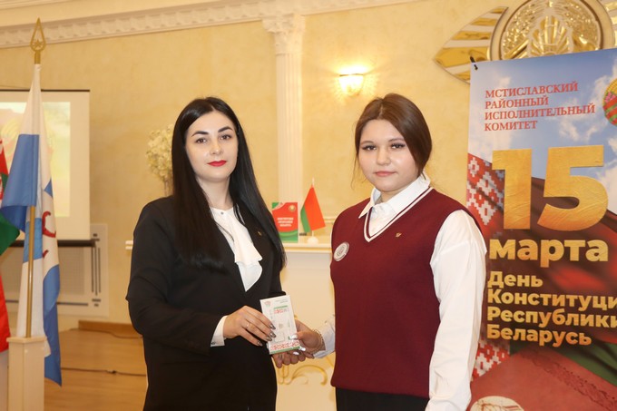 Новый этап в жизни: мстиславские школьники получили паспорта