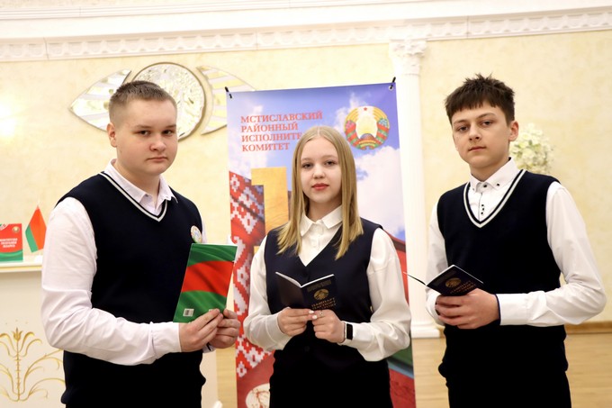 Новый этап в жизни: мстиславские школьники получили паспорта.
