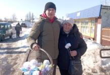 В День женщин волонтёры вышли на улицы агрогородка. Узнали зачем