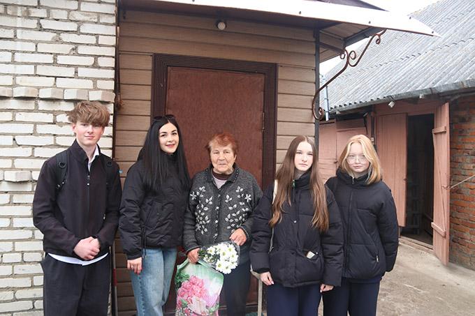 Активисты БРСМ посетили бывших узников