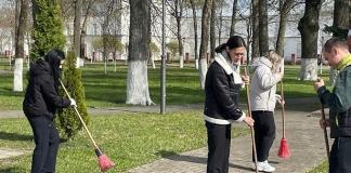 В парке Мира прошла акция по благоустройству памятника ликвидаторам ЧАЭС