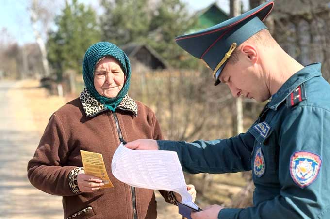 «Дом без пожара»: как спасатели учили сельчан безопасности