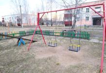 Жители аг. Мишни навели порядок на детской площадке 
