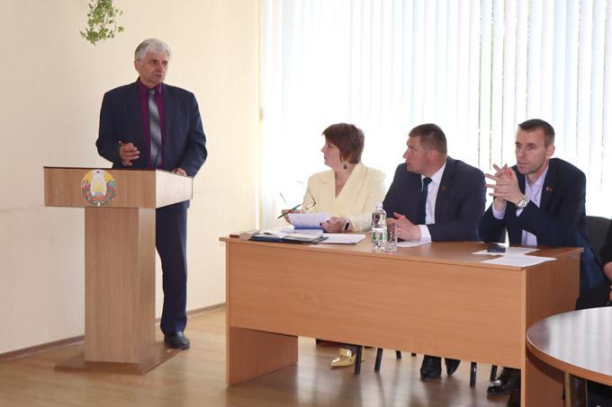 Депутаты обсудили вопросы вовлечения в хозяйственный оборот земель и профилактику бешенства