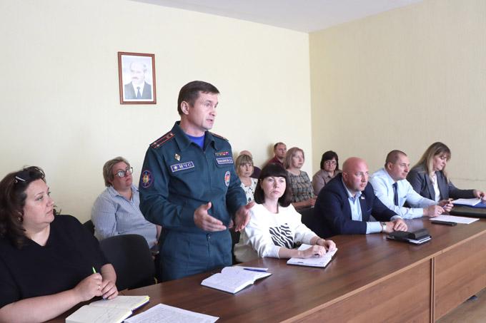 Депутаты обсудили вопросы вовлечения в хозяйственный оборот земель и профилактику бешенства