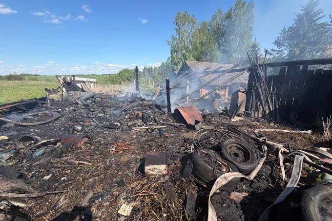 пожар В Мстиславском районе произошёл пожар. Огонь уничтожил строение.