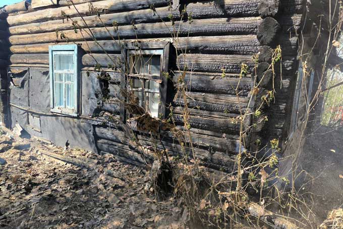 Пал травы привёл к пожару: сгорел дом в деревне Старое Село