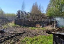 Пал травы привёл к пожару: сгорел дом в деревне Старое Село.