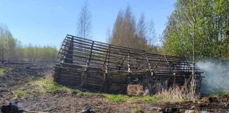 Пал травы привёл к пожару: сгорел дом в деревне Старое Село.