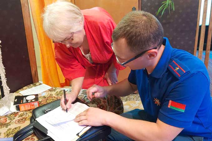 Спасатели устанавливают АПИ в домах мстиславчан