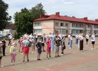 В ритме спорта. Народная зарядка собрала жителей Мстиславля