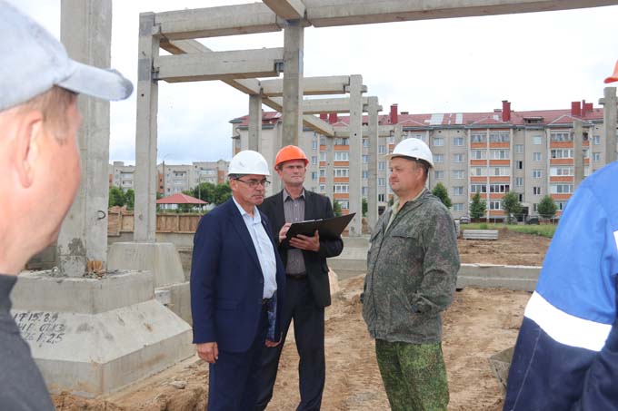 В Мстиславле проверили строительные объекты.