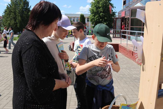 Как проводят каникулы в школьных лагерях юные мстиславчане