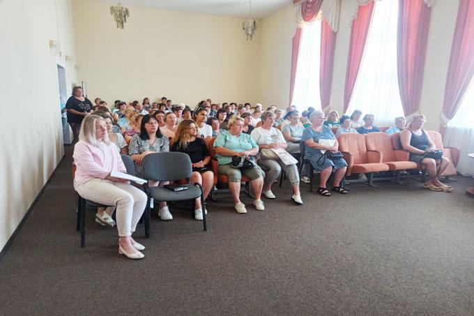 Чему учат в «Школе социального работника»