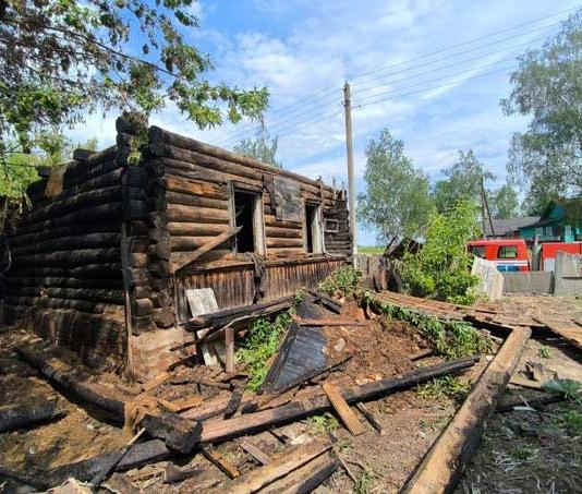 В Мстиславском районе горел жилой дом. Подробности пожара