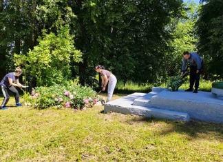 Трудовая акция по благоустройству воинских захоронений прошла в Андранах