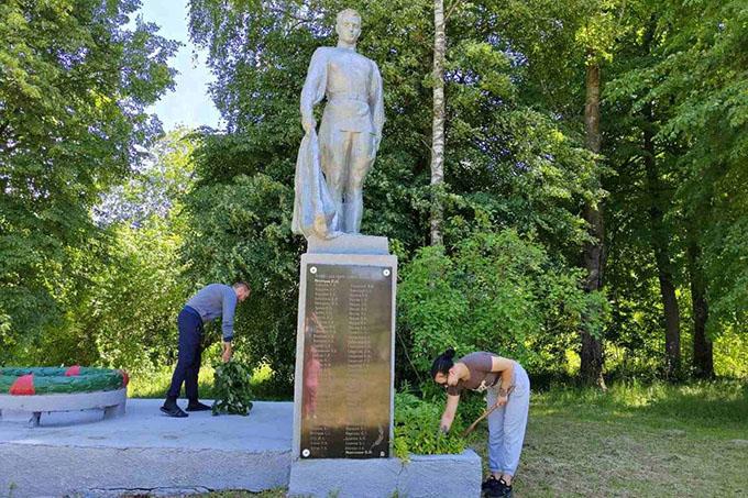 Трудовая акция по благоустройству воинских захоронений прошла в Андранах