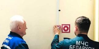 Спасатели проверяют системы пожарной автоматики.