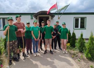 Школьники из аг. Ходосы начали трудовую смену в Ряснянском питомнике