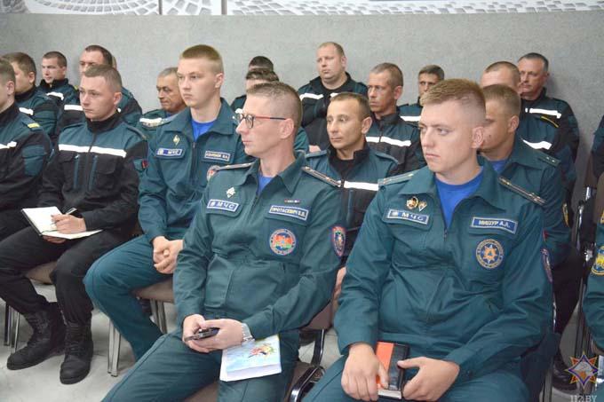 Начальник областного управления МЧС посетил Мстиславский РОЧС